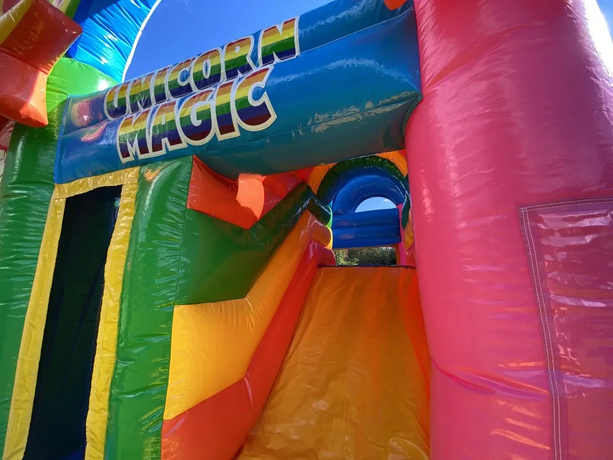 Einhorn Huepfburg Rutsche 2