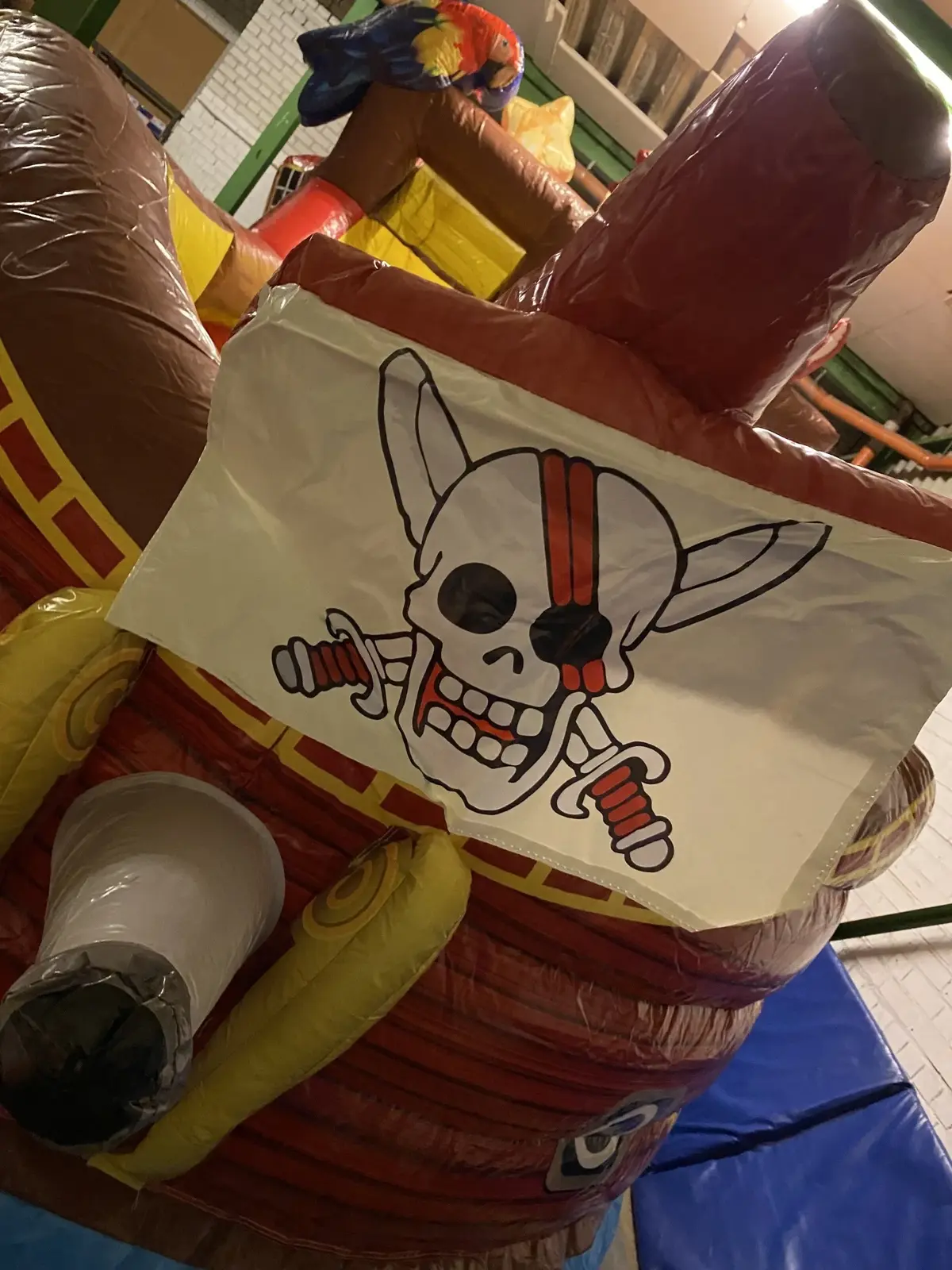 Piratenschiff Huepfburg Flagge